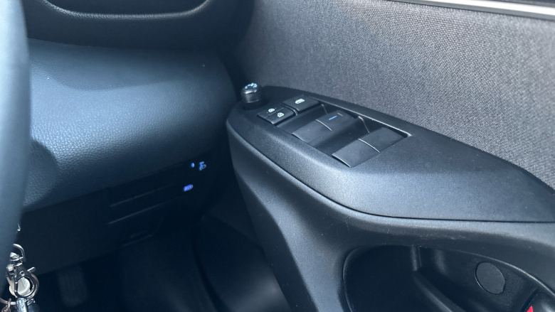 Toyota Yaris 1.5 Hybrid Design 5dr CVT Hybrid Hatchback